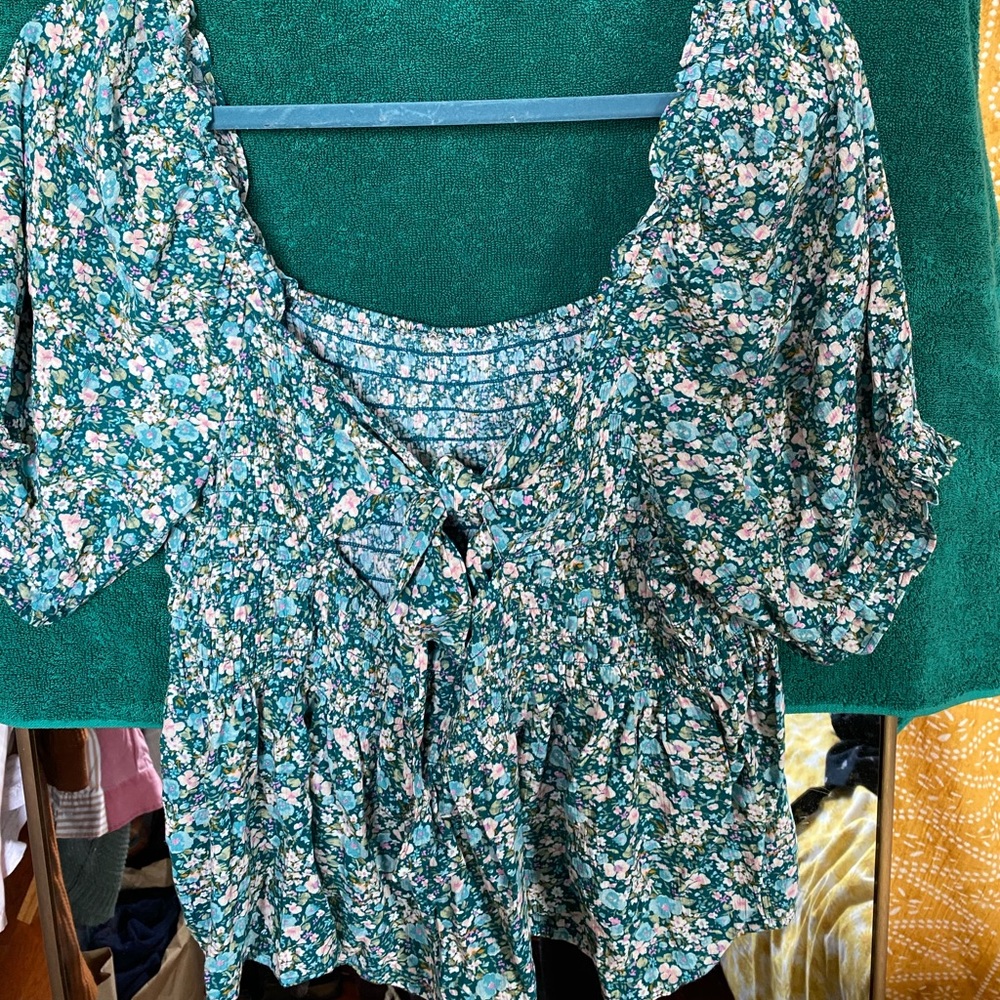 Puff sleeve floral blouse